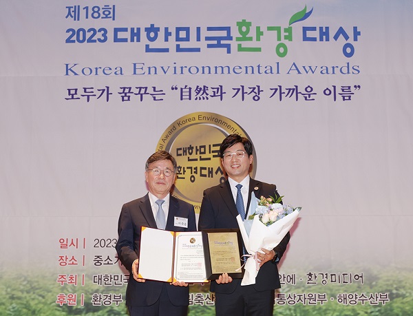 ▶ 뉴스킨코리아는 제18회 ‘2023 대한민국 환경대상’ 지속가능경영 부문에서 본상을 수상했다고 6일 밝혔다.